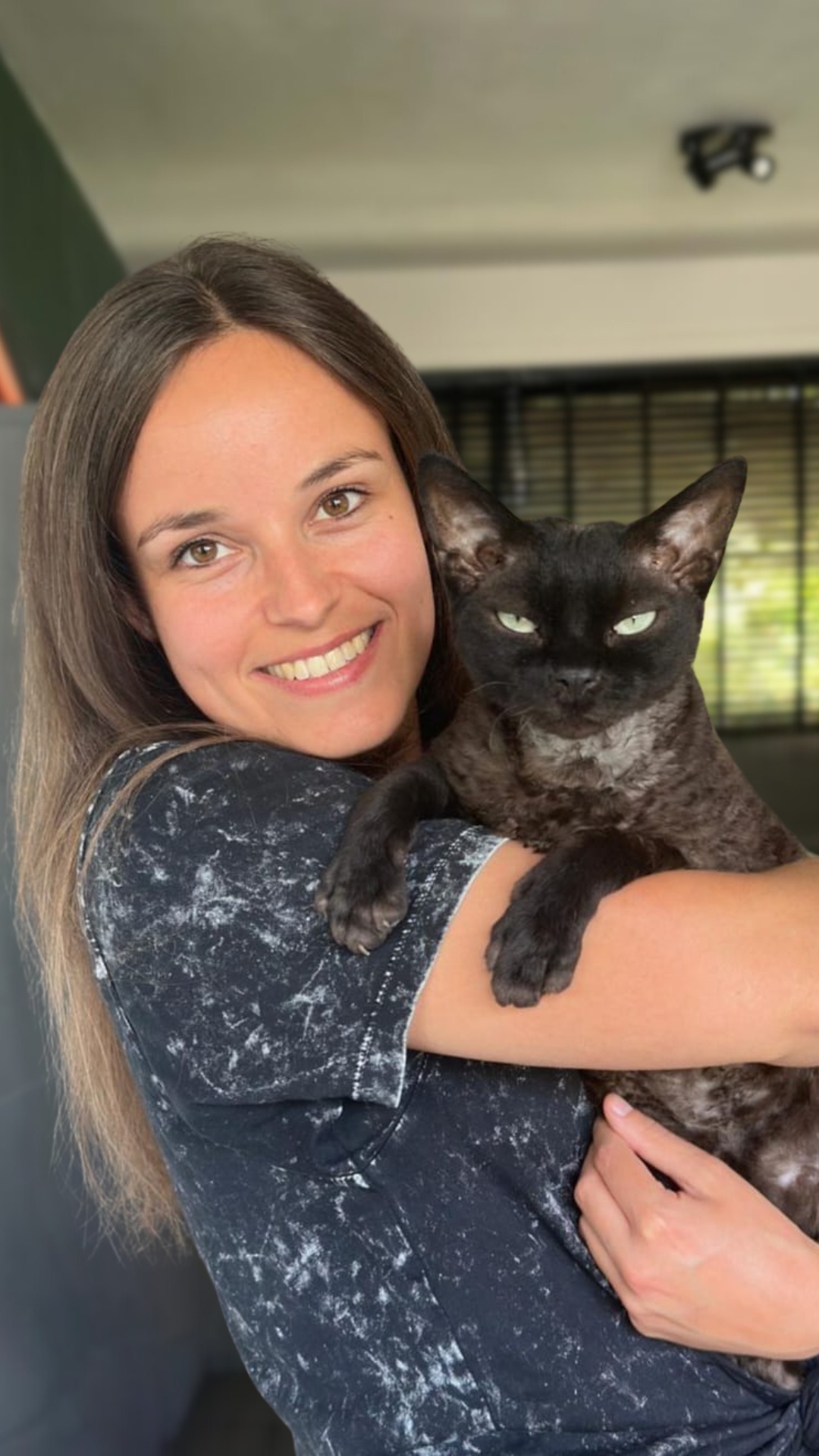 Dierfysiotherapeut Eva Minjon met haar kat