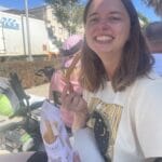 Charlotte met haar katten Minou en Oscar tijdens de Train-je-Kat Challenge